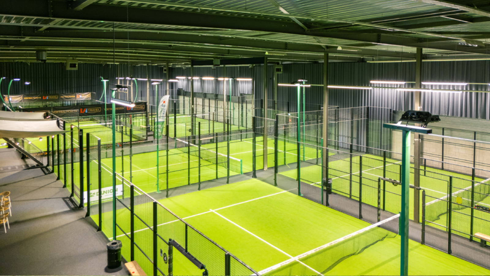 De indoor padelbanen van Padelcentrum Bol in Nijkerk