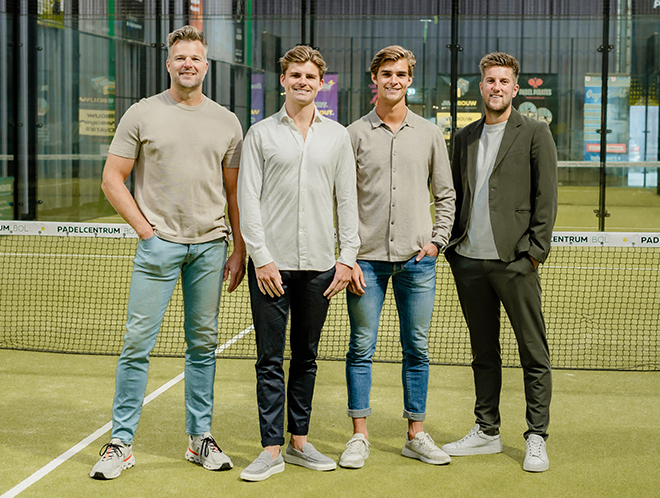 Het team van Padelcentrum Bol op de padelbaan